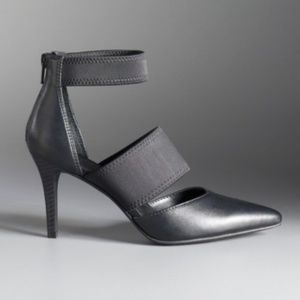 Simply Vera Vera Wang women’s size 6.5 black heels